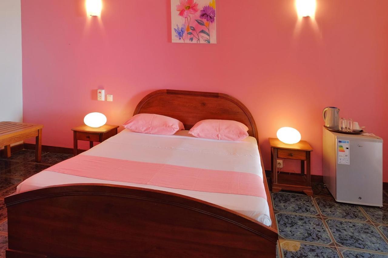 Hotel Villa Les Orchidees Амбатолоака Экстерьер фото
