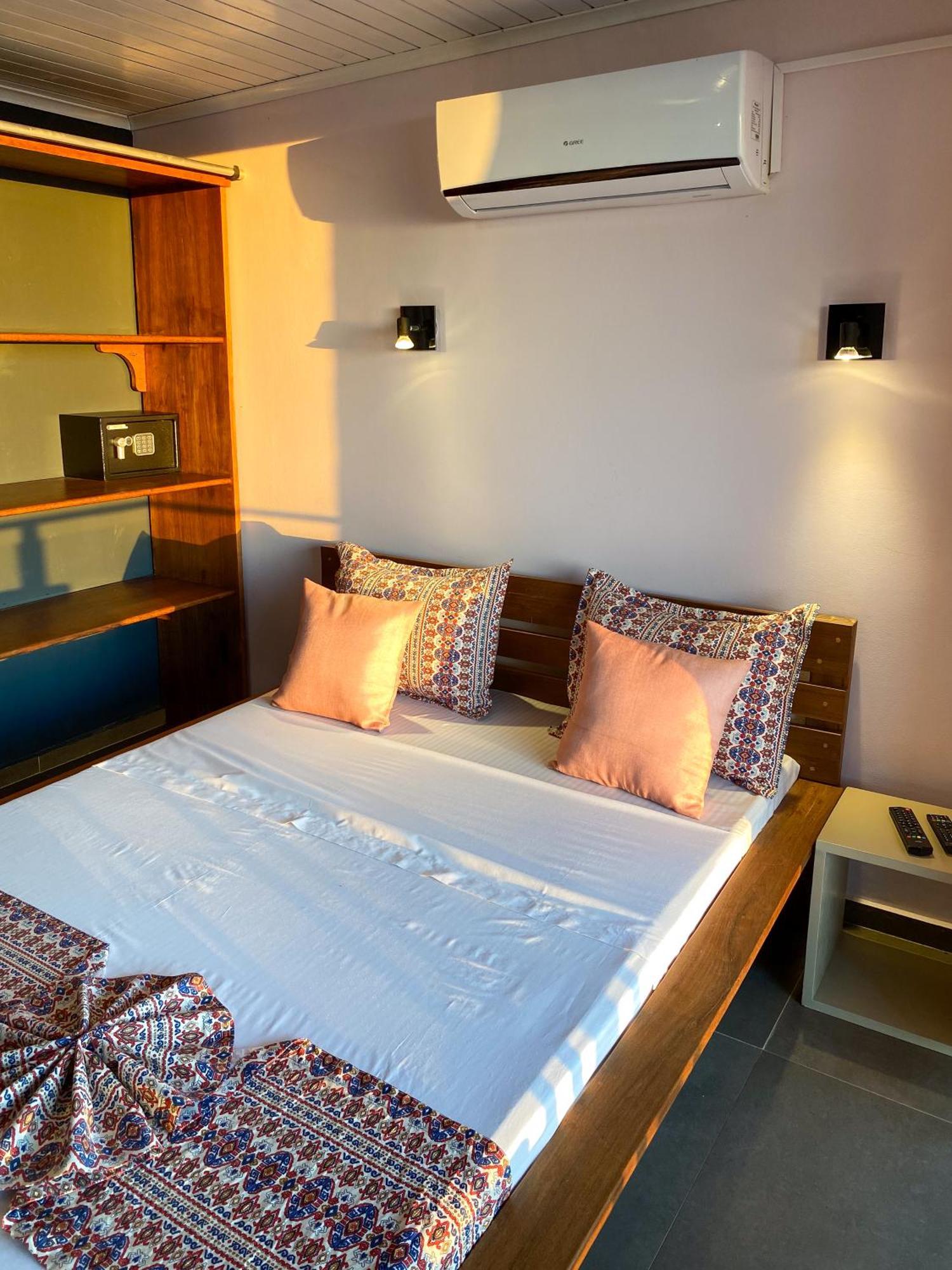 Hotel Villa Les Orchidees Амбатолоака Экстерьер фото