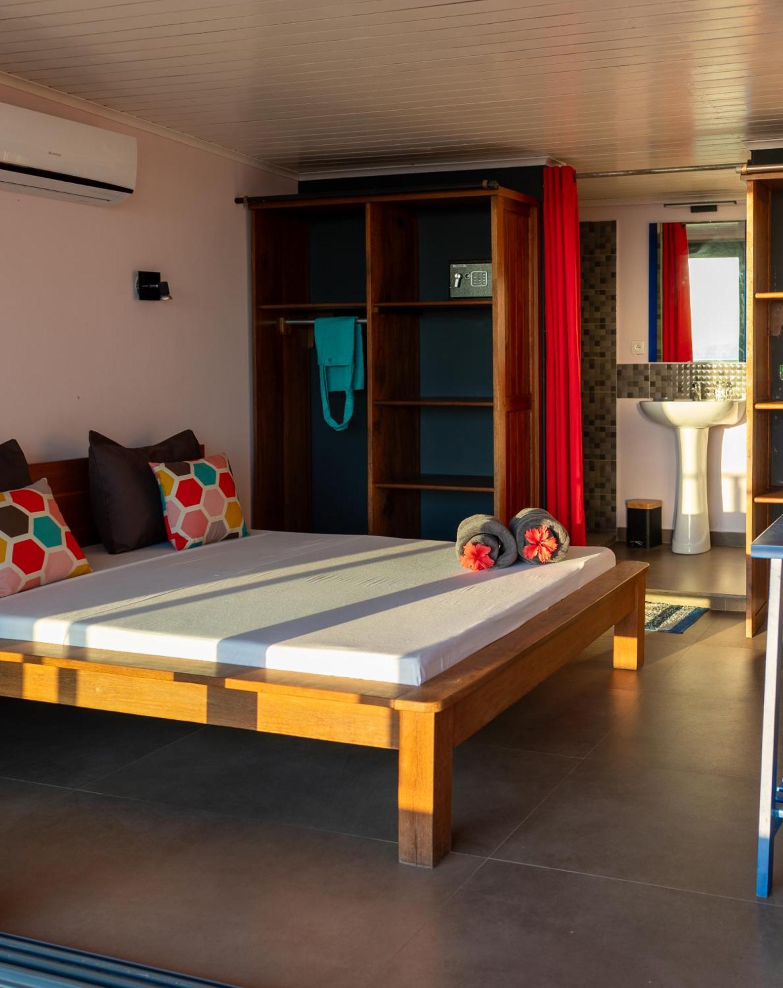 Hotel Villa Les Orchidees Амбатолоака Экстерьер фото